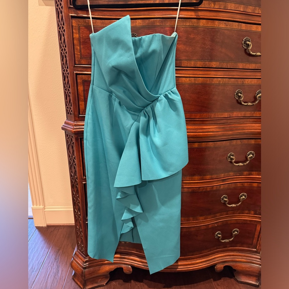 Elliatt Reception dress - size medium